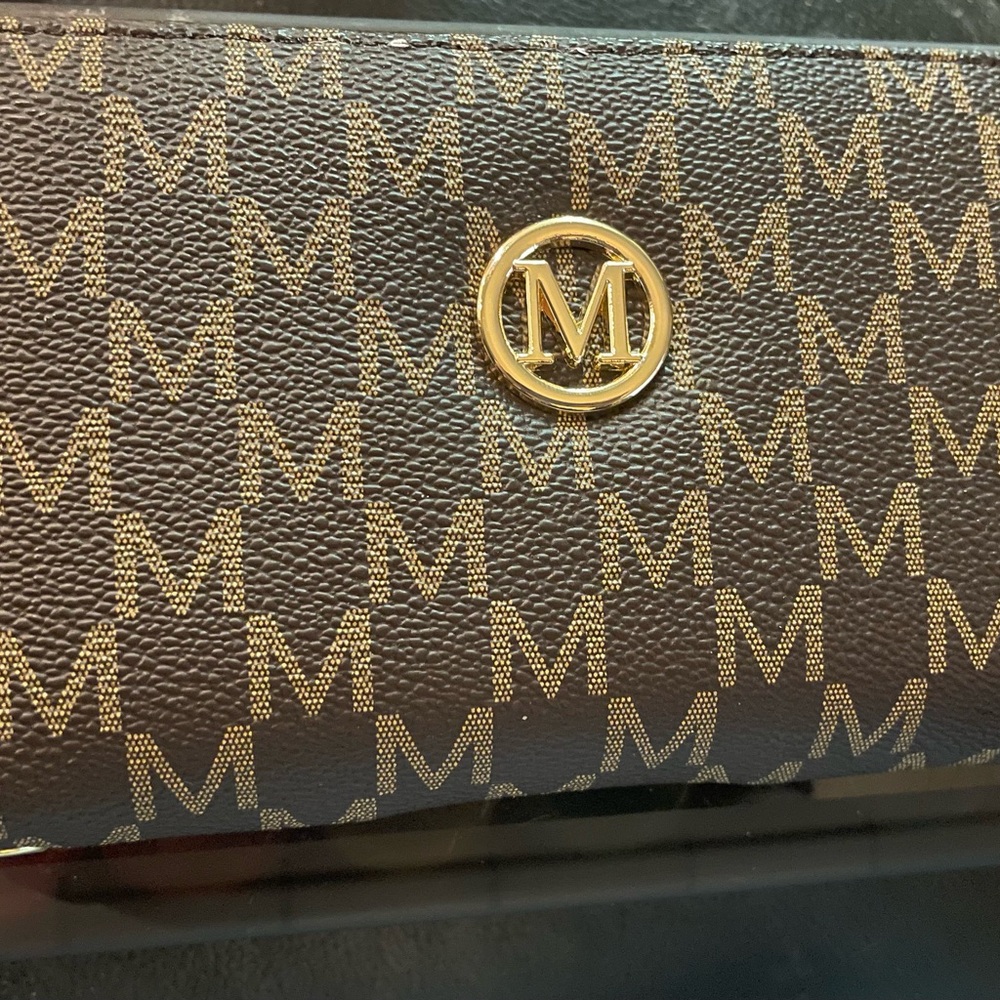 Knock-Off Michael Kors Brown and Gold Wallet